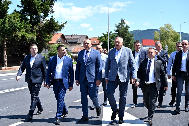 Prime Minister Minić opens new roundabout in Pale, major reconstruction of the network of roads is ongoing