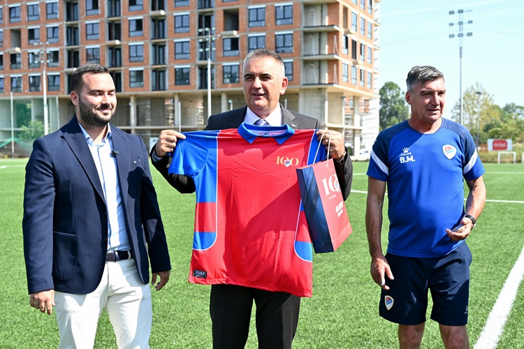Prime Minister Minić visits Borac football club, the Government's support ahead of Conference League play-offs