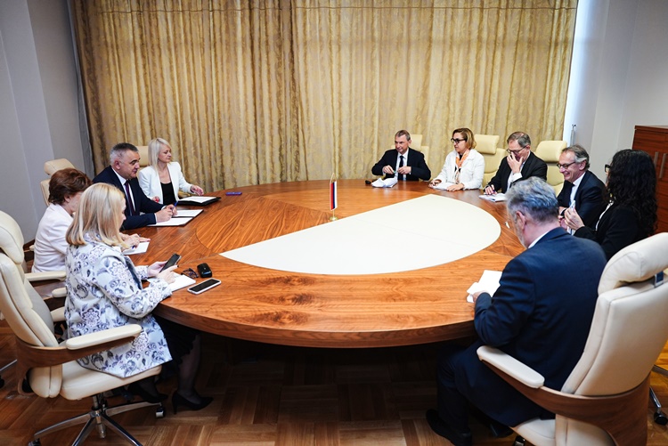 Prime Minister Minić meets with delegation of the European Bank for Reconstruction and Development in East Sarajevo 