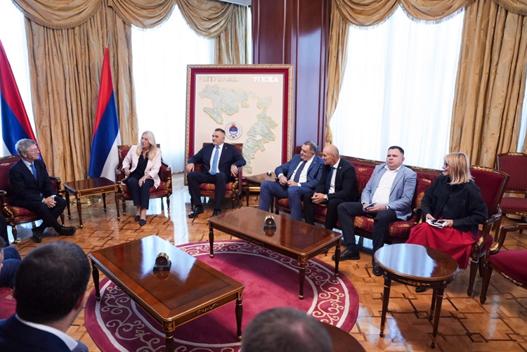 Prime Minister Minić with Professor Jeffrey Sachs on Global Economic Trends and Challenges Facing the Republic of Srpska
