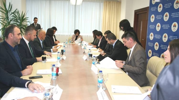 FOR 16 PROJECTS IN 13 MUNICIPALITIES 300,000 KM