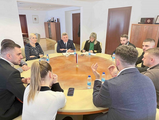 Minister Mastilović with students: Efforts should be made to raise higher education to the highest possible level