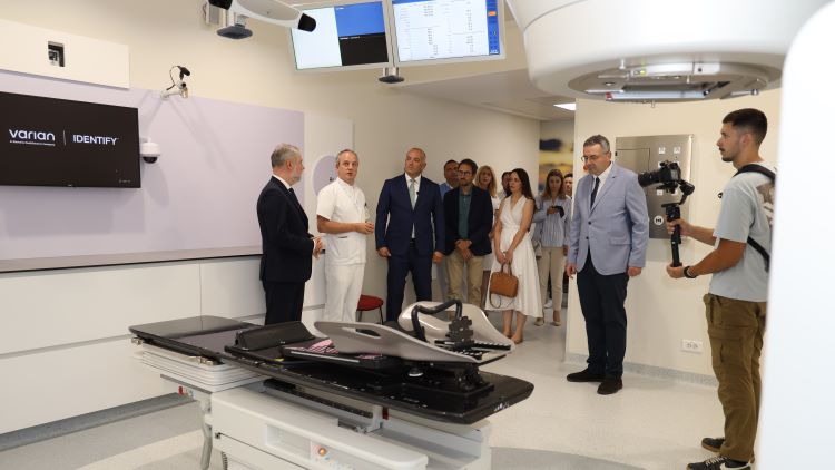 Делегација из Србије посјетила капацитете за онколошко лијечење у УКЦ Републике Српске, наглашена важност сарадње