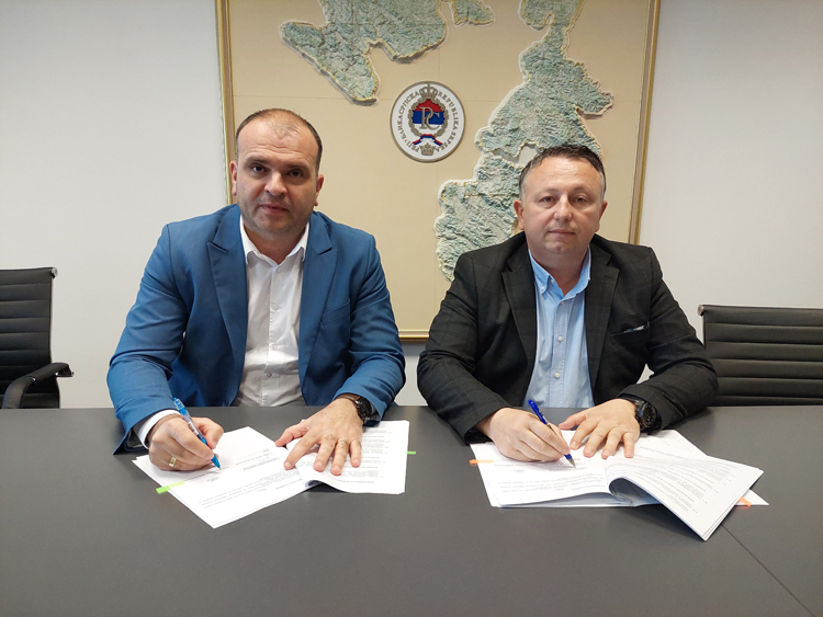 ПОТПИСАНИ УГОВОРИ О ПРЕНОСУ ВЛАСНИШТВА НАД ЗГРАДОМ У ЗВОРНИКУ 