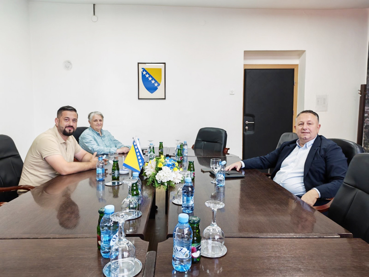 ЈОВИЋ ПОСЈЕТИО ОПШТИНУ МАГЛАЈ
