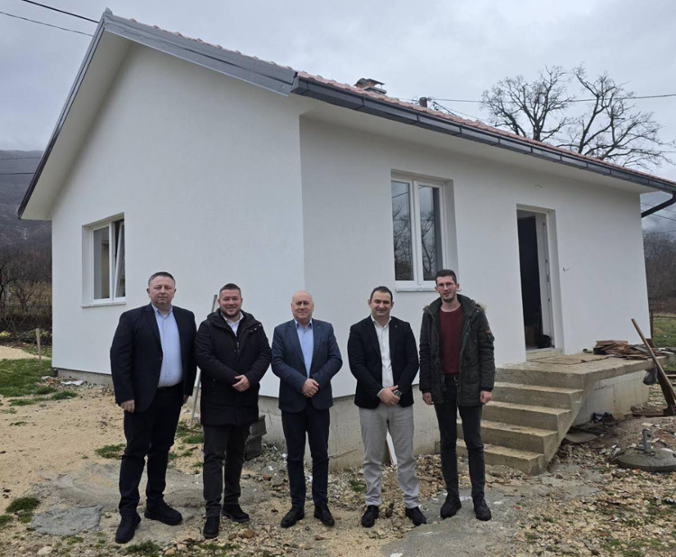 ДИРЕКТОР ЈОВИЋ ОБИШАО РАДОВЕ НА ИЗГРАДЊИ СТАМБЕНИХ ОБЈЕКАТА У БЕРКОВИЋИМА ВРИЈЕДНОСТИ ОКО 790.000 МАРАКА