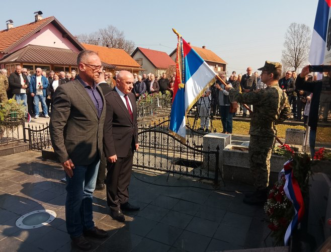  У Грбавици код Брчког обиљежене 33 године од масакра над 13 припадника Војске Српске 