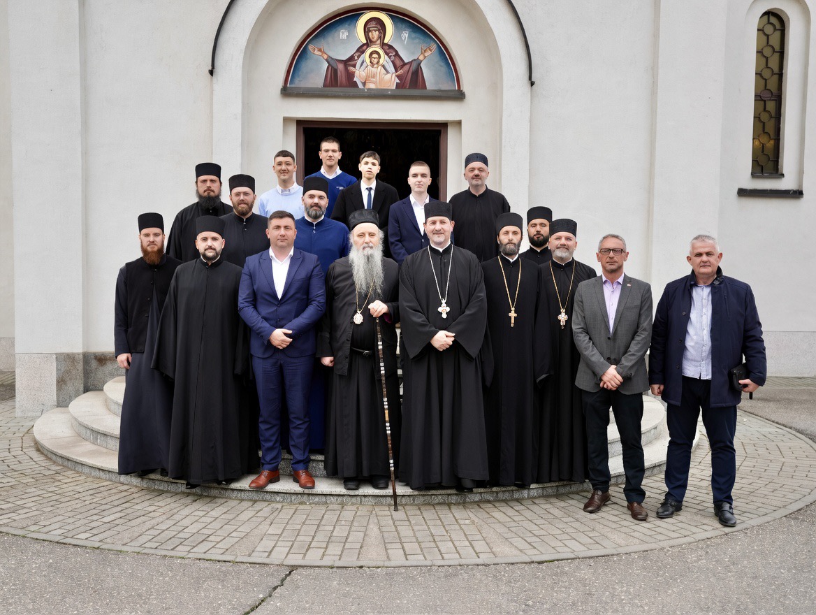 Министар Остојић присуствовао васкршњој литургији у Бијељини