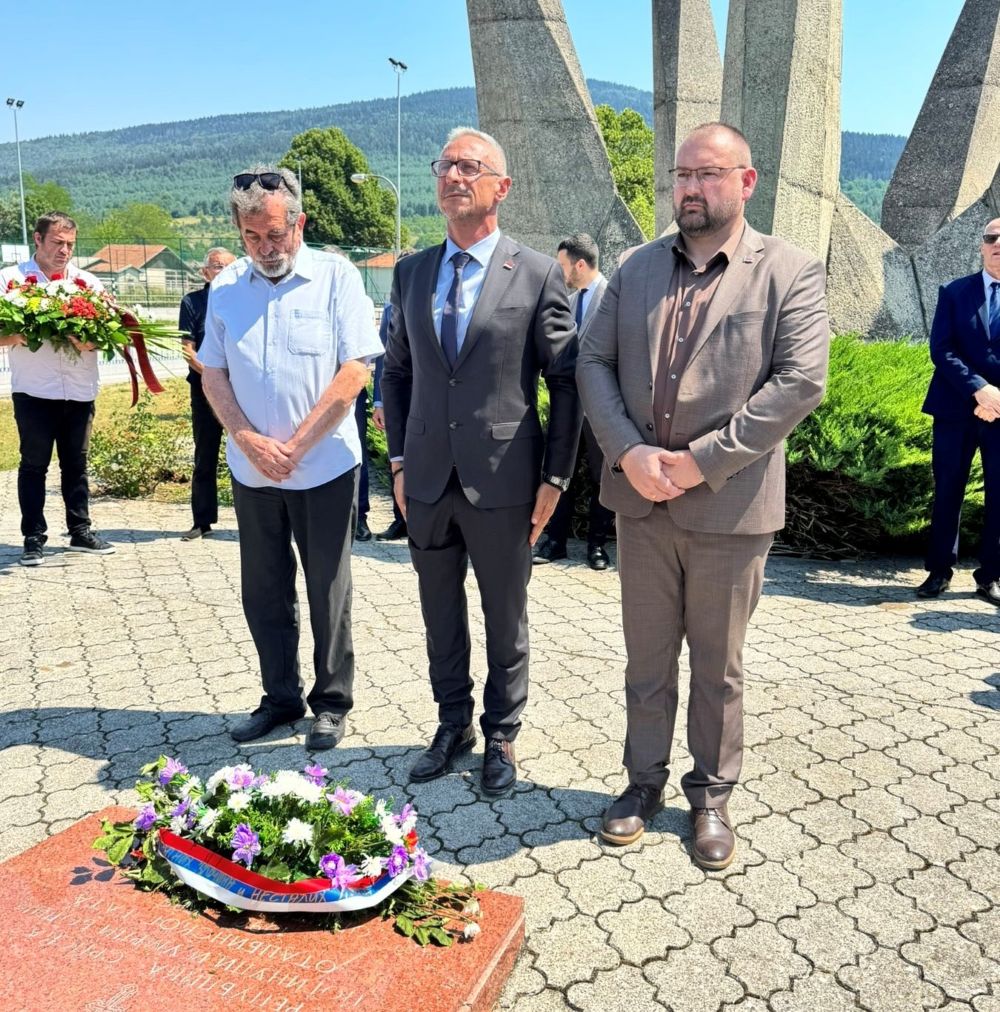 Остојић одао почаст погинулим борцима Треће лаке пјешадијске бригаде