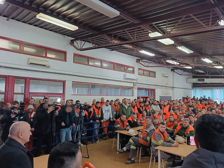 Министар Ђокић посјетио раднике привредног друштва 