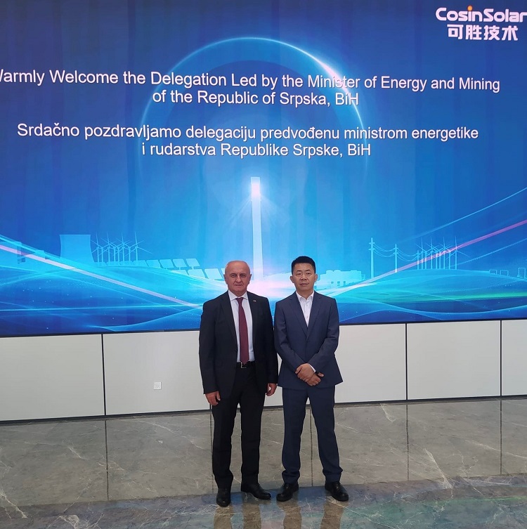Министар Ђокић у Кини са представницима компаније Cosin Solar Technology