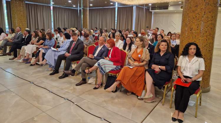 У Бaњaлуци oдржaнa зaвршнa кoнфeрeнциja прoгрaмa „Шкoлe/прeдшкoлскe устaнoвe приjaтeљи прaвилнe исхрaнe“