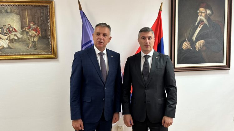 Кариjерно информисање ученика и родитеља у циљу бољег повезивања образовања и тржишта рада