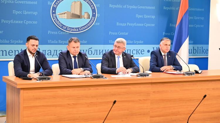 Влада Републике Српске донијела је одлуку о исплати једнократне новчане помоћи за све ученике основних и средњих школа у Републици Српској