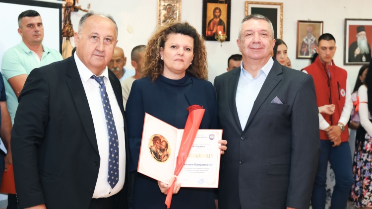 Захвалница помоћнику министра Наташи Цвијановић за развој основног образовања