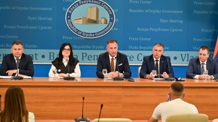Повећање новчаног примања за незапослене родитеље четворо и више дјеце у Републици Српској