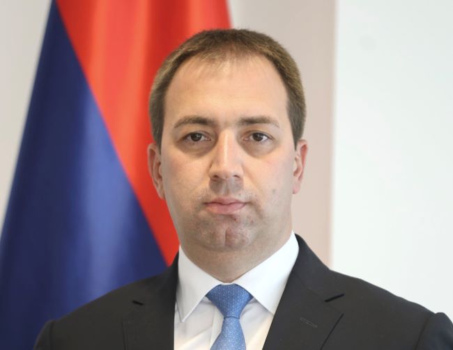 Уставни суд Републике Српске има право и обавезу да штити уставни поредак и јавно износи своје ставове