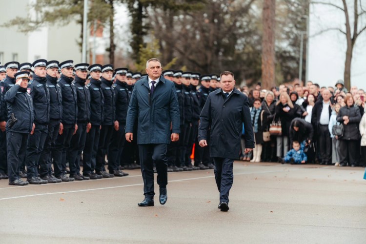 Премијер Минић честитао Дан полиције Републике Српске