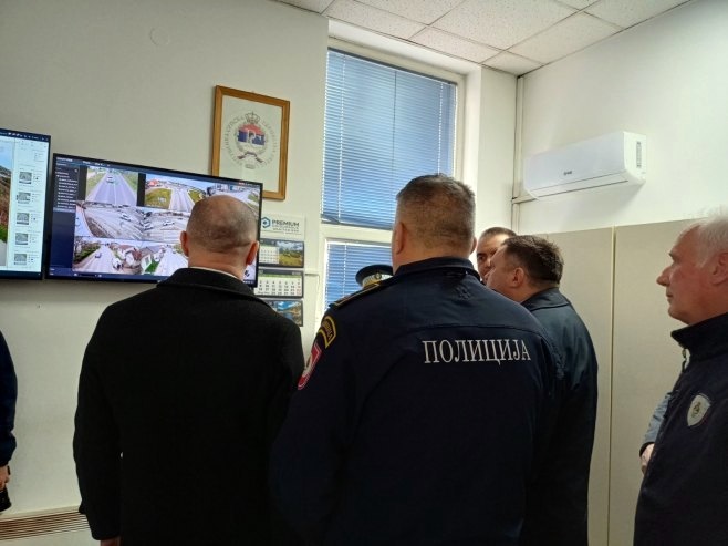 Премијер Минић присуствовао пуштању у рад система видео-надзора јавних површина у Броду