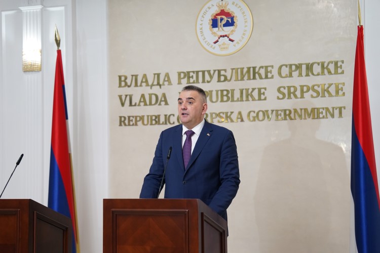 Премијер Минић позвао на састанак: Заједнички до рјешења проблема превозника 