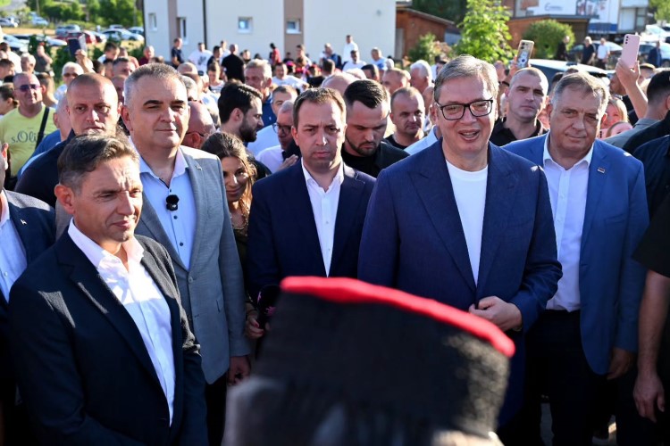 Премијер Минић на обиљежавању крсне славе Храма Светог пророка Илије у Ситници: Чуваћемо слободу, јединство и духовне вриједности нашег народа