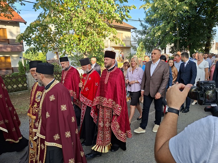 Преображење Господње: Премијер Минић грађанима Прњавора честитао крсну славу