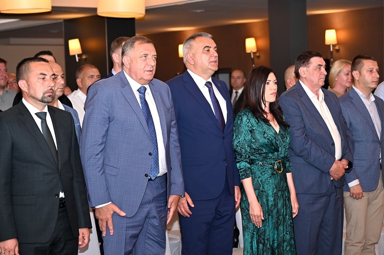 Премијер Минић: Млади су будућност Републике Српске, а Добој примјер успјешног развоја